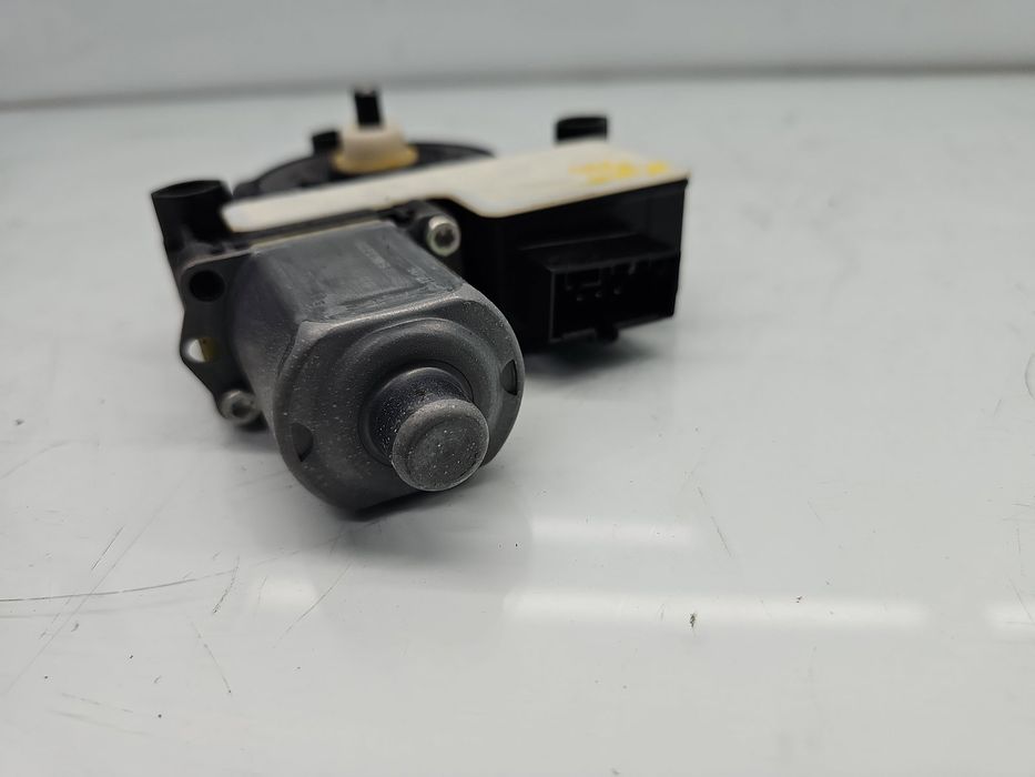 Motoras geam dreapta spate Seat Leon (5F1) [Fabr 2012-2018] 5Q0959812E
