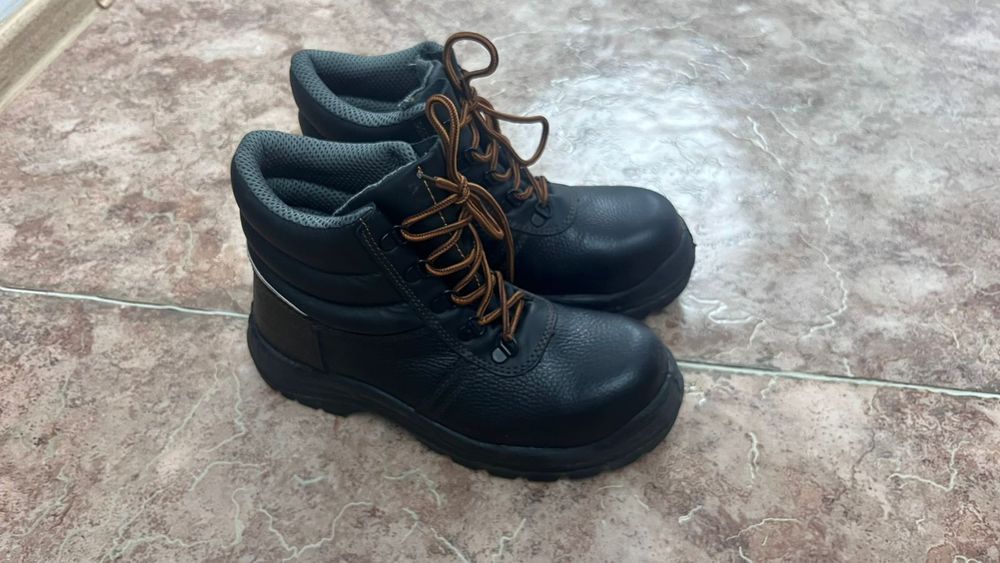 Продам рабочие сапоги