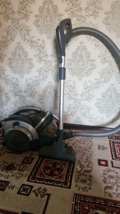 Срочно продаю пылесос