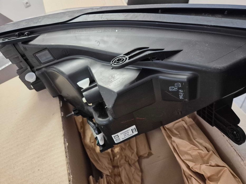 Ляв LED фар Opel Mokka X  OEM 42698961