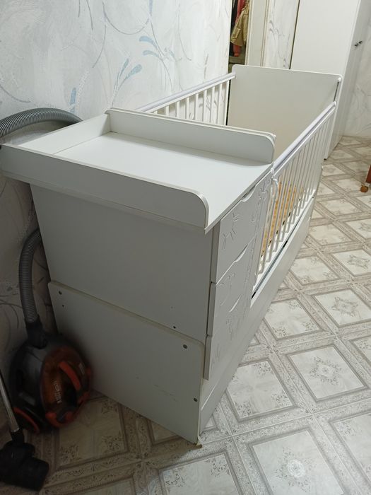 Продаю кроватку детскую.