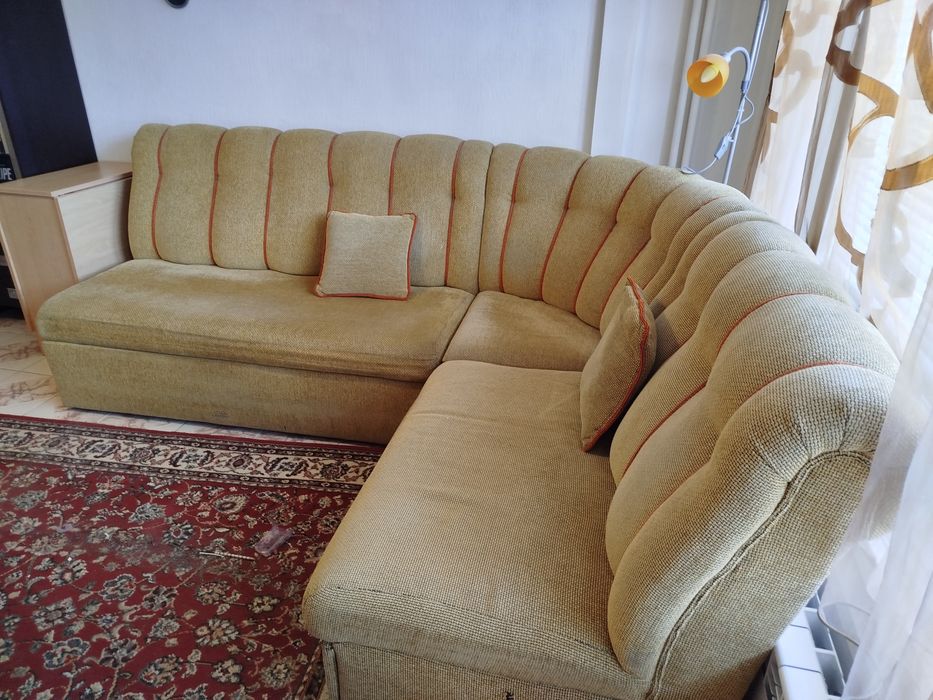 Разтегателен диван