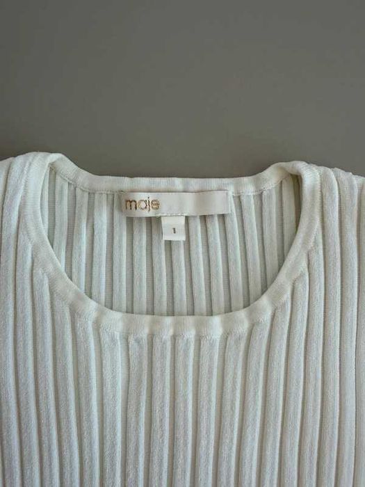 Top alb cu nervuri, Maje