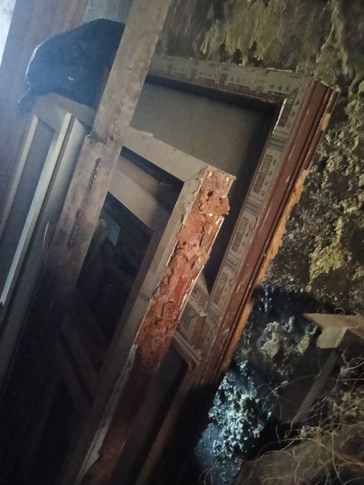 Пластик және ағаш есік терезе сатамын