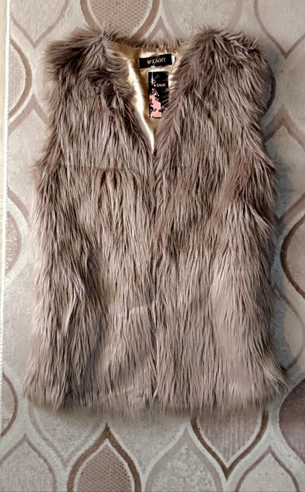 Нов дамски елек от еко косъм