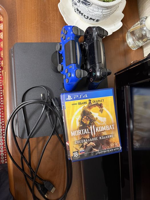 Продам PS4 slim 1tb