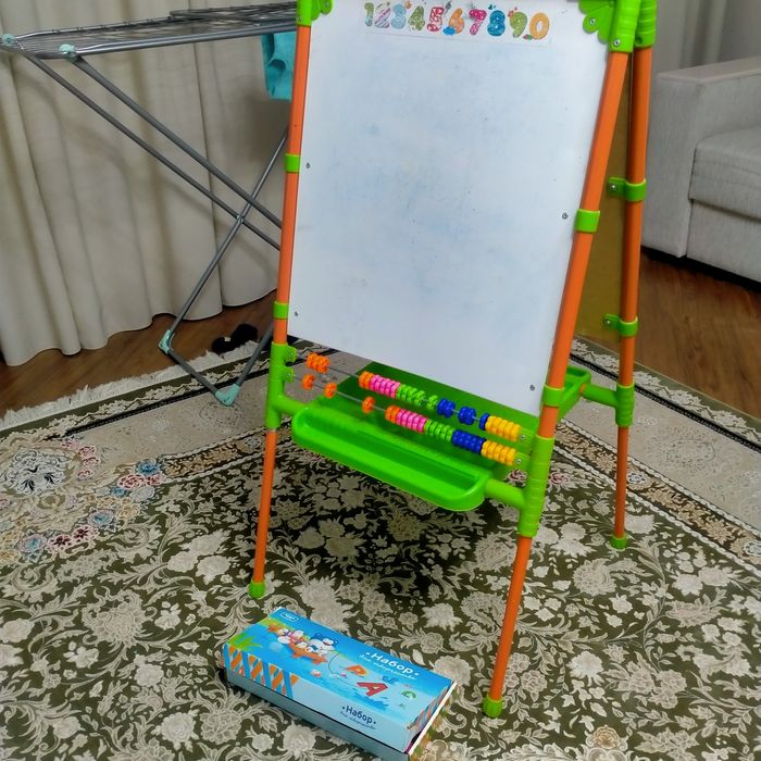 Мольберт в хорошем состоянии