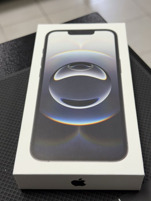 Apple iPhone 16e,Black/White,128GB *ЧистоНов**3г Гаранция*