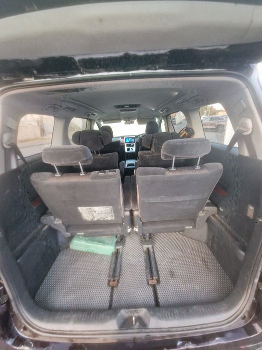Toyoto vellfire.