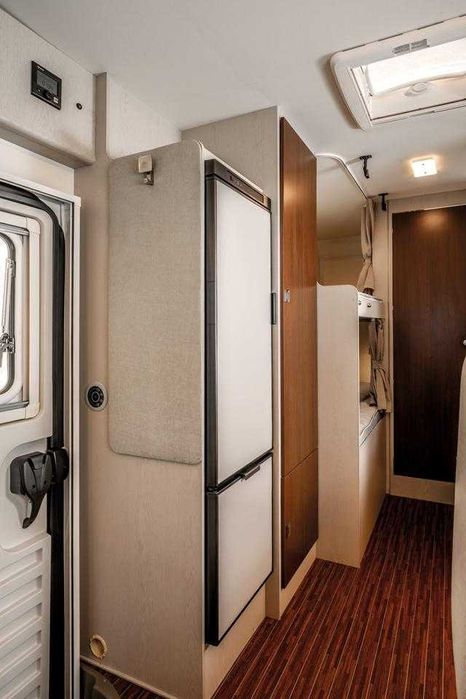 Autorulotă de închiriat - 6 locuri | Arad