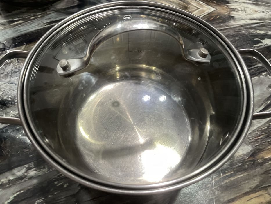 Кастрюля с крышкой