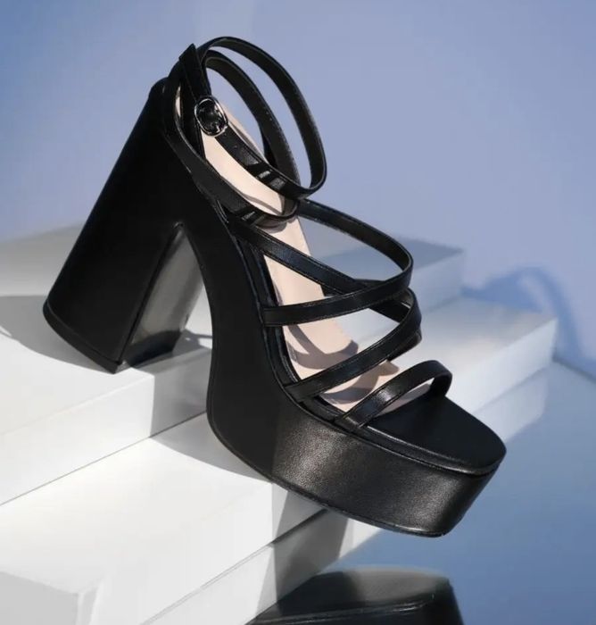 Продам босоножки на платформе