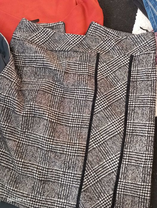 Лот панталон,пола и блузка актуални модели.