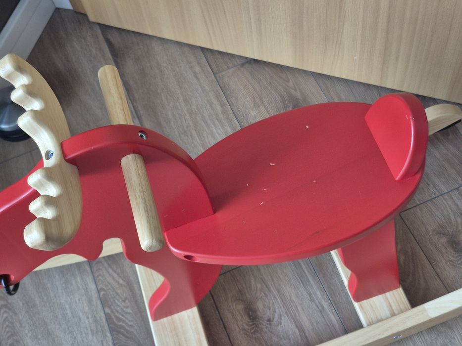 Дървено лосче за люлеене IKEA EKORRE – Червено