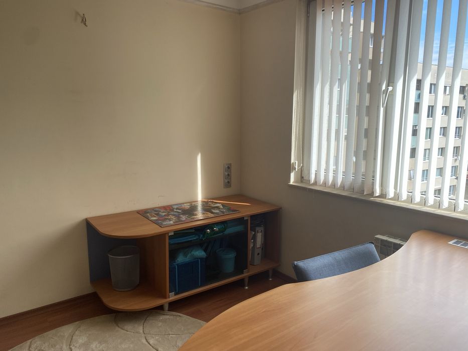 Офис оборудване, бюро, офис шкаф