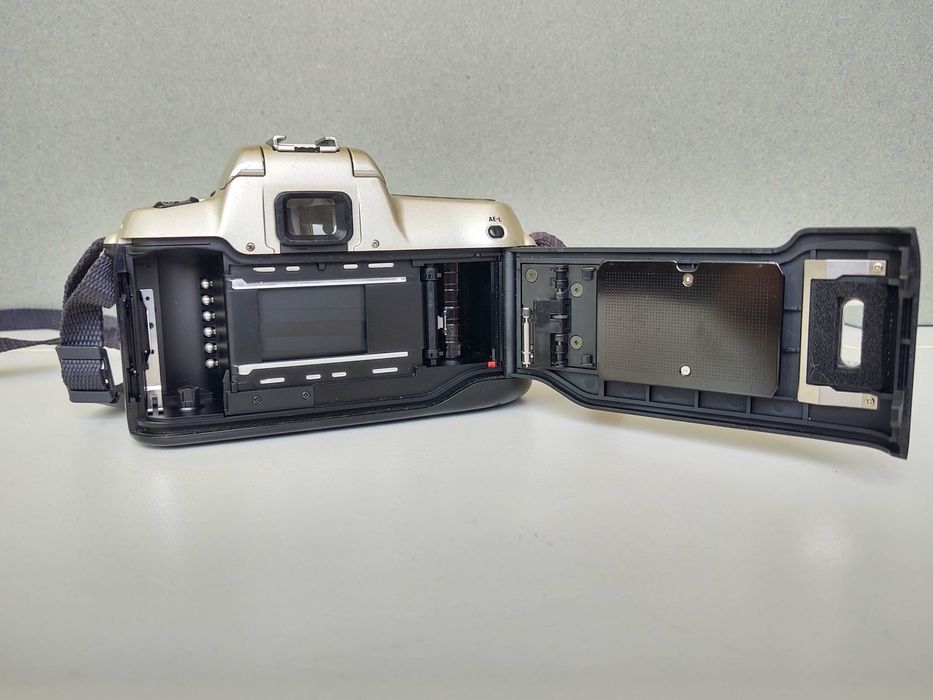 Aparat foto pe film, vechi, Nikon.
