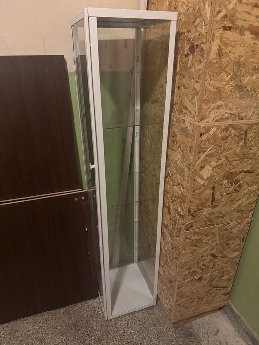 Бяла Стъклена Витрина от IKEA