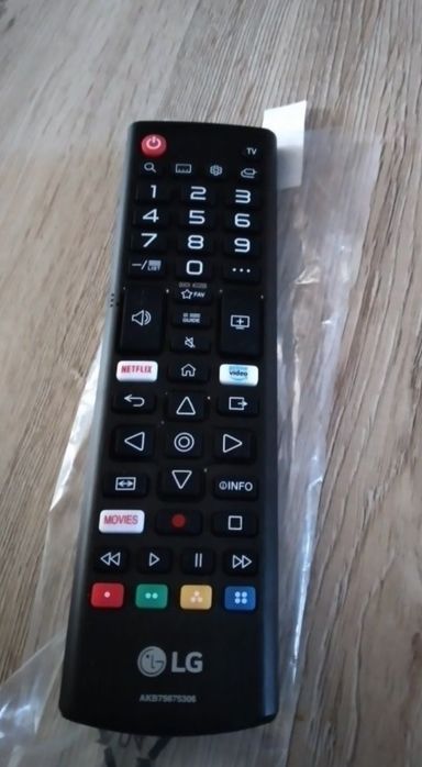 Большой 4К смарт телевизор LG 140см.