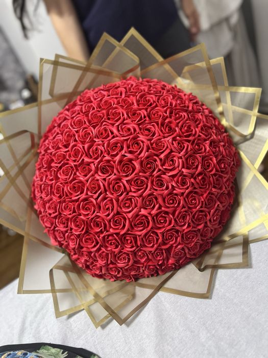 Buchet 101 trandafiri parfumati din sapun