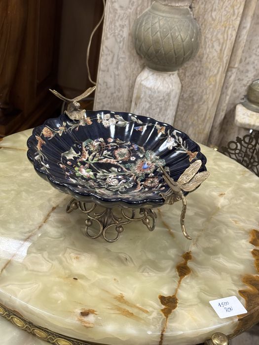 Fructiera din portelan si elemente bronz