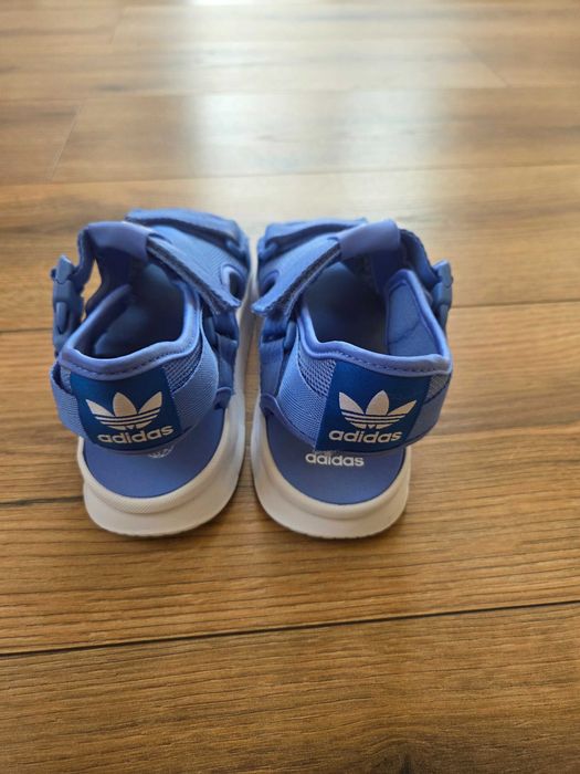Сандали Adidas за момче 34 номер