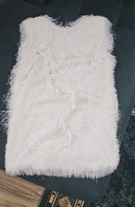 Бяла рокля ресни