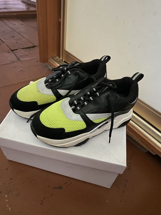 Продам новые кроссовки