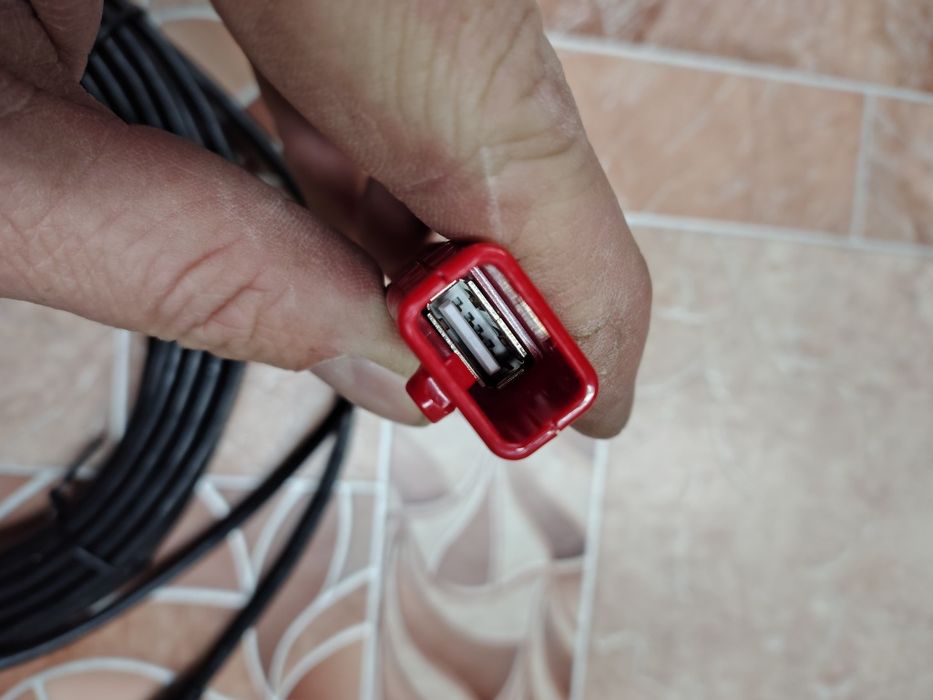 Активный USB-удлинитель, разные кабеля.