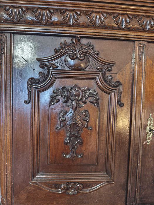 Mobilier stil din lemn masiv