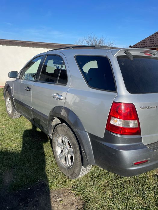 Vînd Kia Sorento 4x4 argintie
