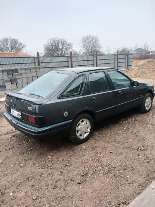 Машина Ford Sierra