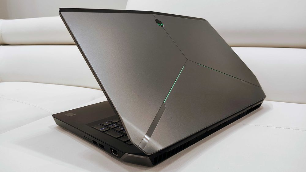 Laptop gaming ALIENWARE, intel core i7, display de 17,3 inch , video nvidia geforce