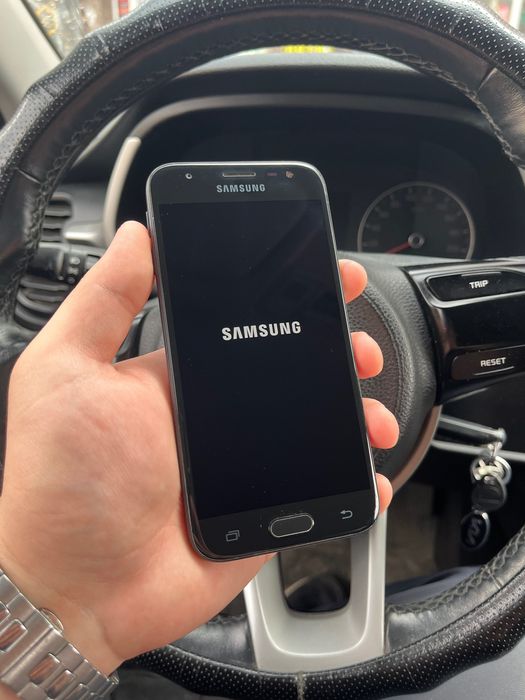 Samsung J3 16гб черный