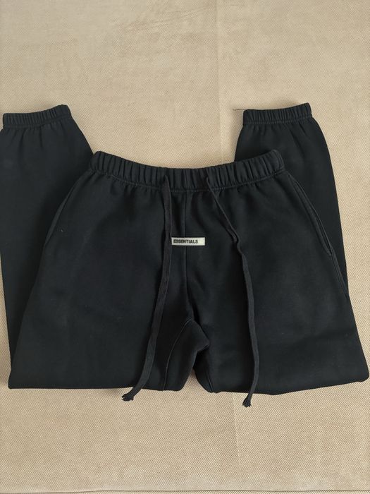 Pantaloni essentials