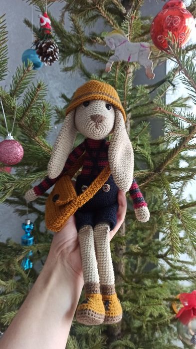 Заяц ищет друга (игрушка)