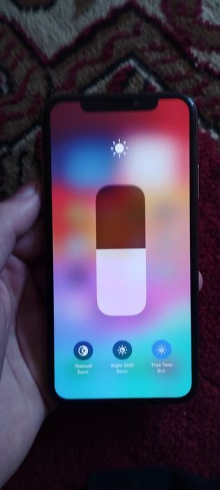 iPhone xs tiniq qirilgan chizilgan joylari yoq