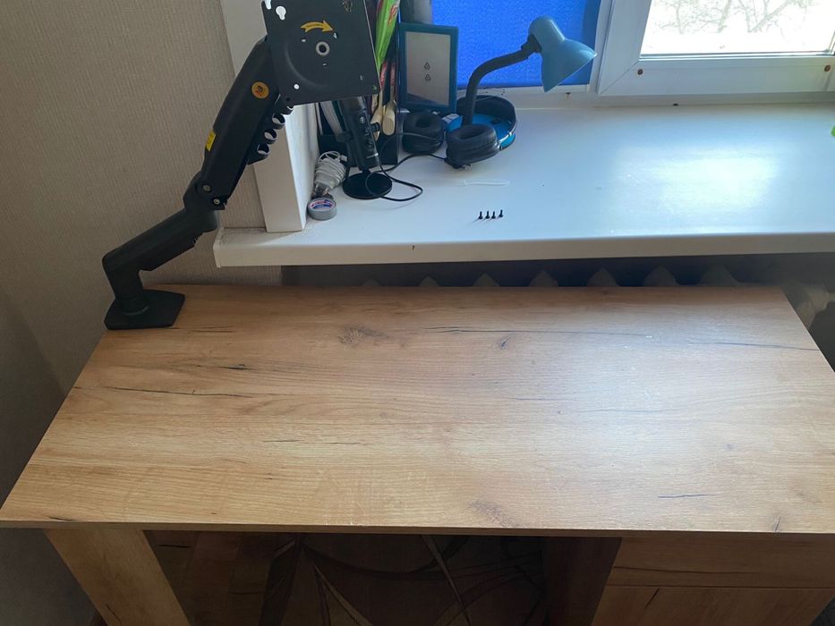 Продам письменный стол , цвет дерева,