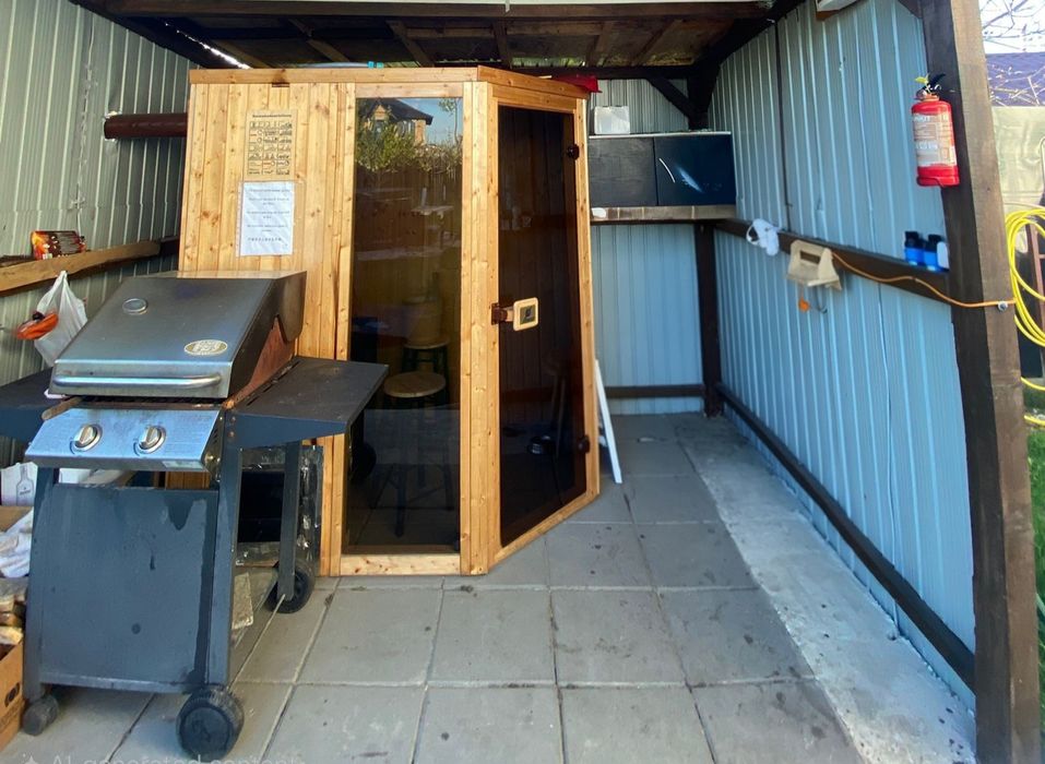 Cabana Natasha Brasov Cazare la munte cu Ciubăr gratuit singur in curte fara proprietari.