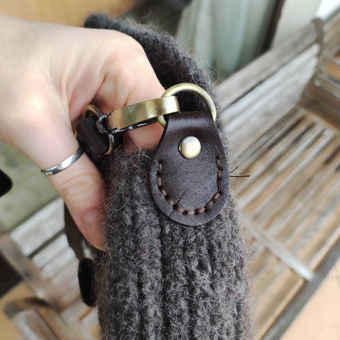 Стилна вълнена чанта с кожена дръжка, ръчно изработена