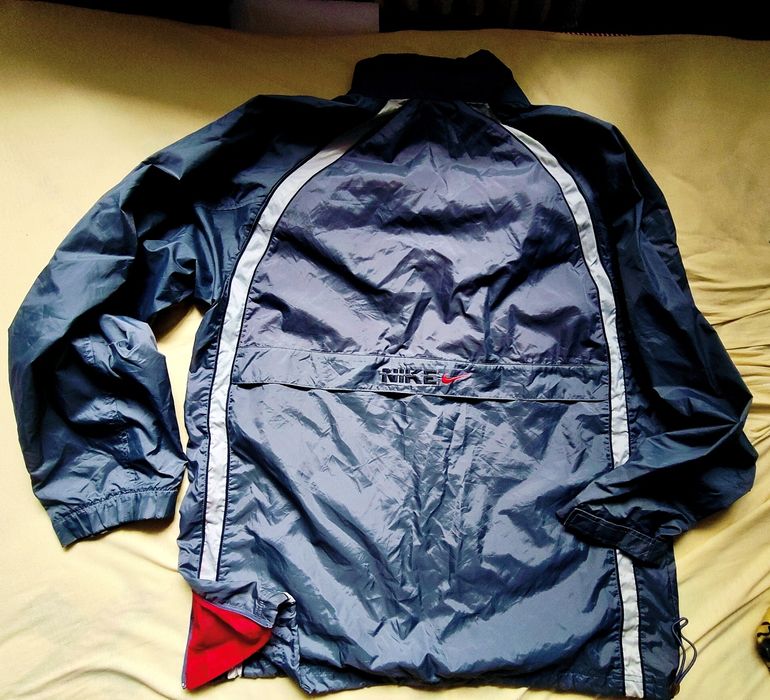 Jacheta Nike wind.