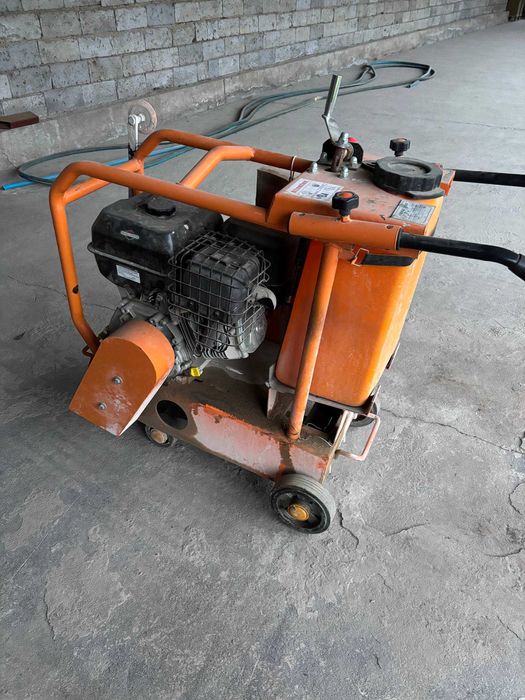 Асфальторез от Becker Q500. Асфальторез