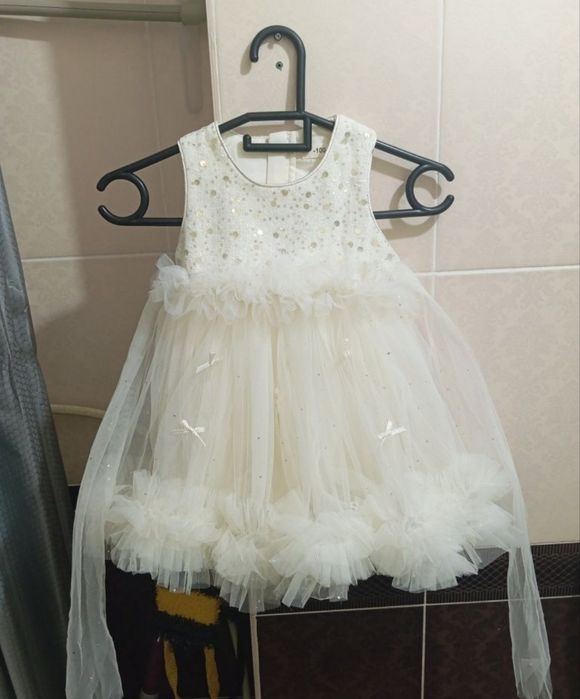 Платье на девочку новое