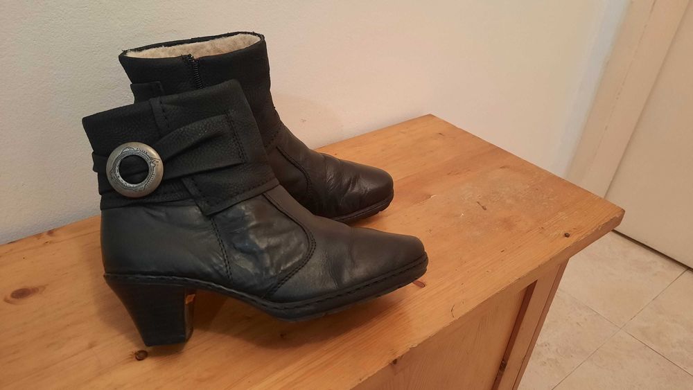 Продавам от естествена кожа обувки и боти