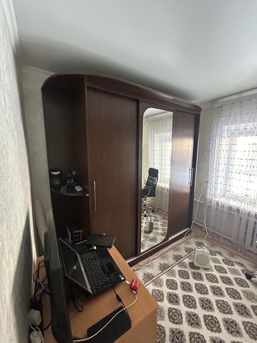 Шкаф двухдверный