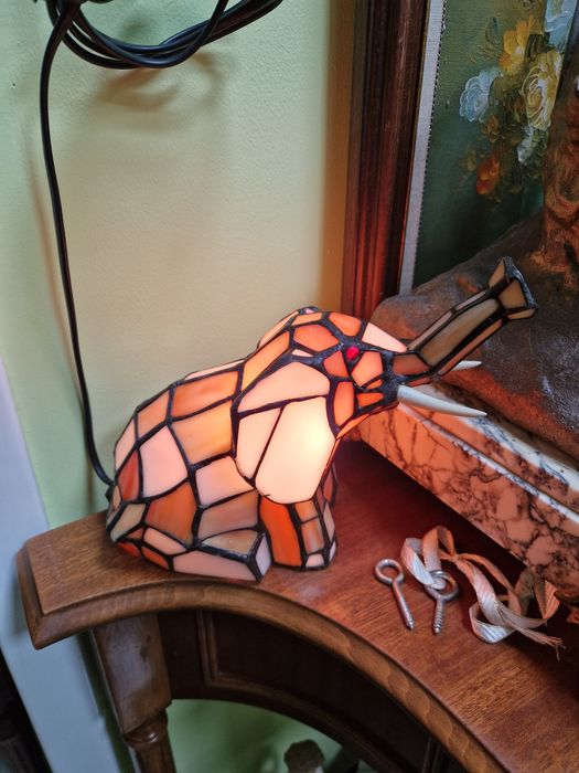 Страхотна антикварна настолна лампа Тифани