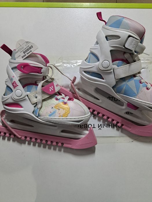 Коньки фигурные.