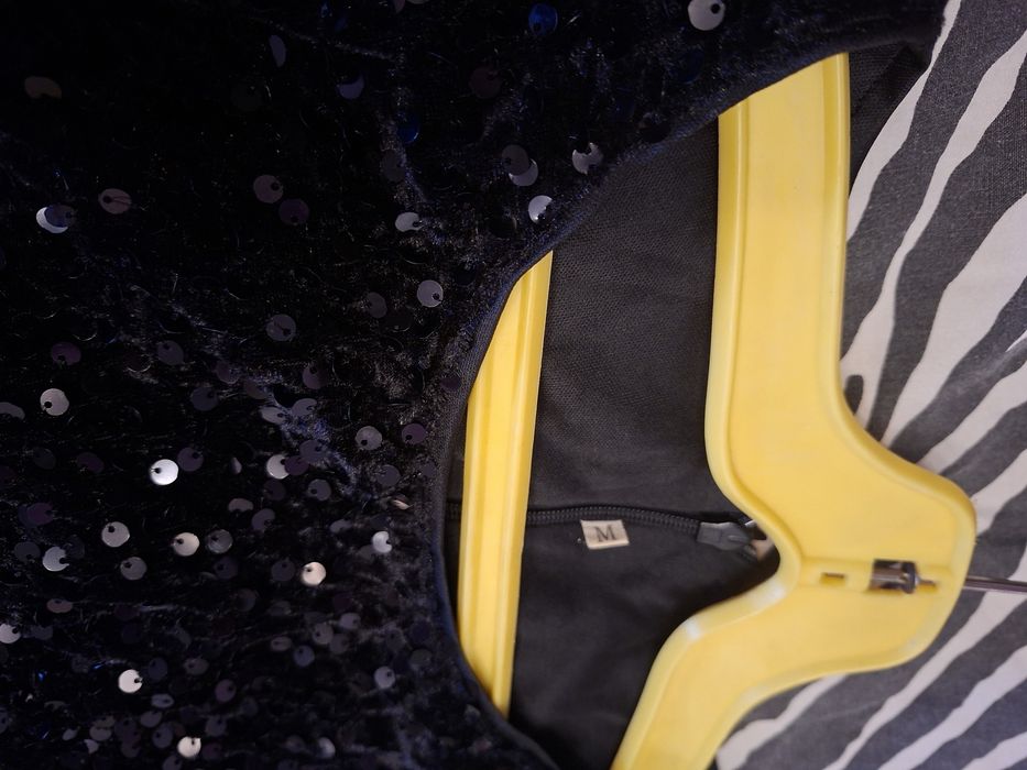 Дамска черна рокля с паети