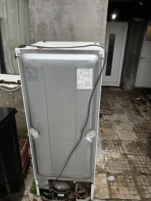 Хладилник и готварска печка