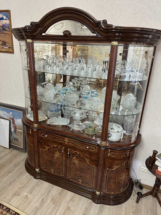 Сервант - витрина