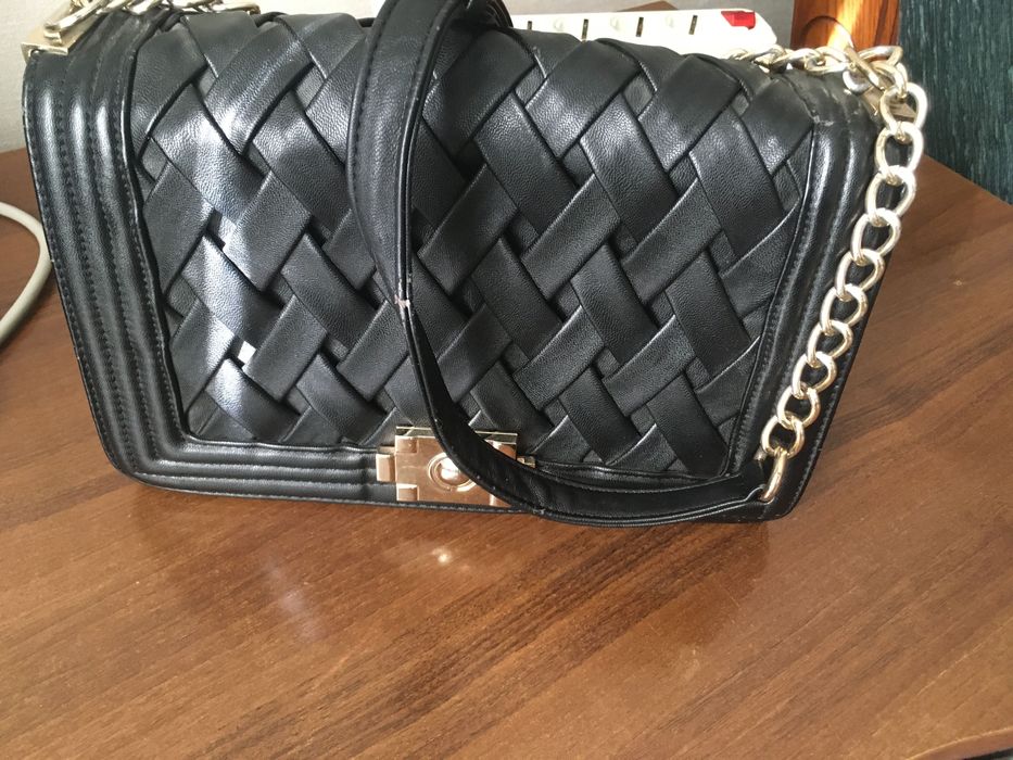 Модная чёрная сумка